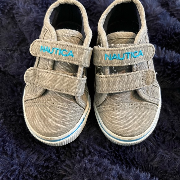 Nautica Toddler 5 Gray Sneakers with Blue Highlights - Picture 1 of 8